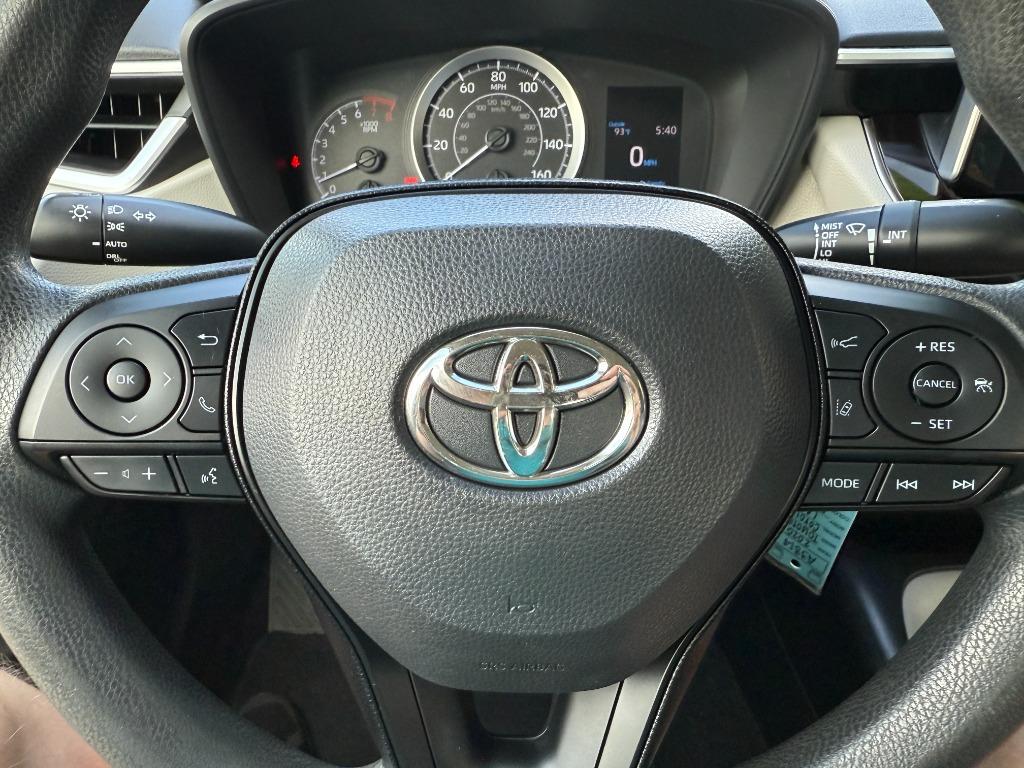 2020 Toyota Corolla LE photo 2