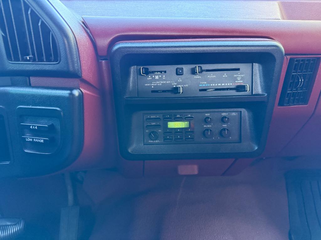 1987 Ford Bronco - Photo 17